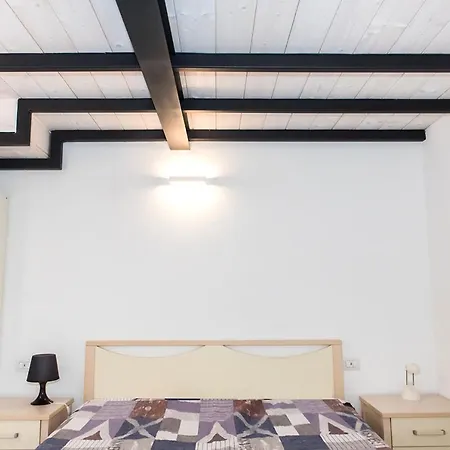 N036 - Numana, Bilocale Con Terrazzo In Con Piscina シローロ