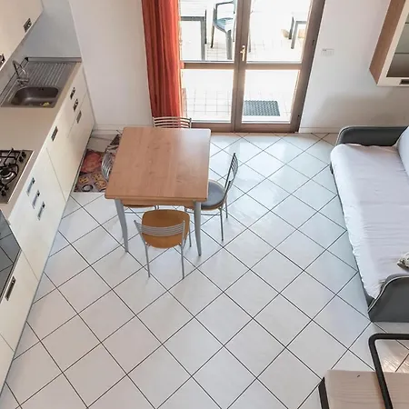 N036 - Numana, Bilocale Con Terrazzo In Con Piscina דירה